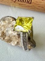 Silberring 925 MAHO mit limettengrünem Zirkonia & Pavébesatz