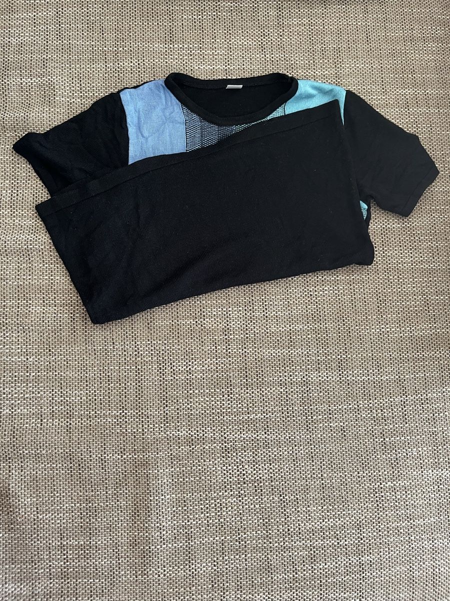 T-Shirts: Schwarz/blaues gemustertes Strickshirt - Gr. 42 – Gebraucht aus Kleinandelfingen von fam_x5rv 1