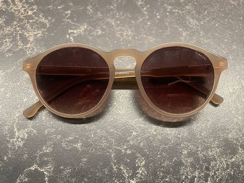 Occhiali & Lenti: Sonnenbrille - Komono – Usato da Zürich venduto da Kathikap