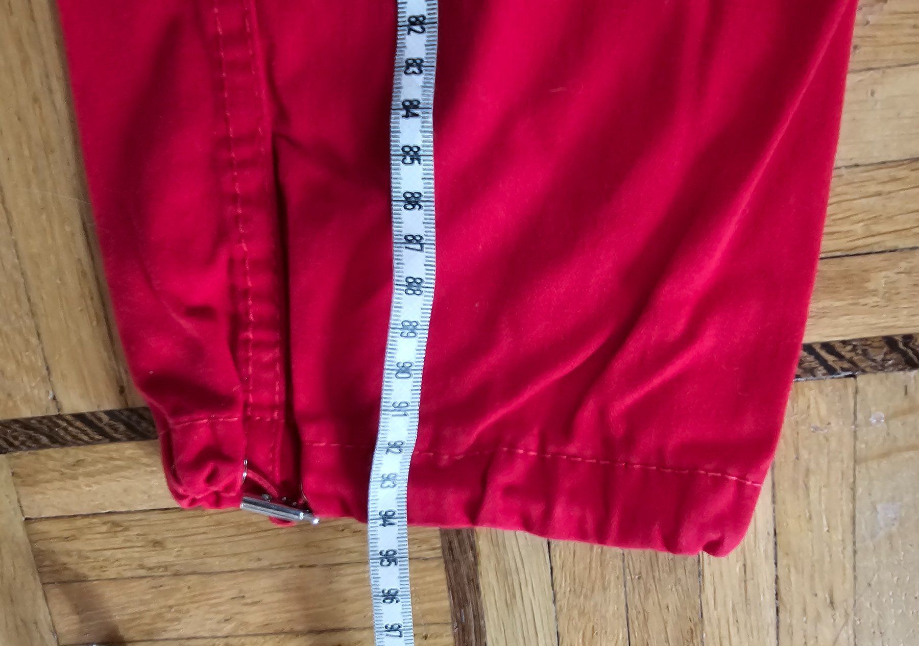 Bershka Pantaloni: Rote Cargohose Bershka Gr. 36 stylisch – Usato da Füllinsdorf venduto da Sunnebliemli7 2