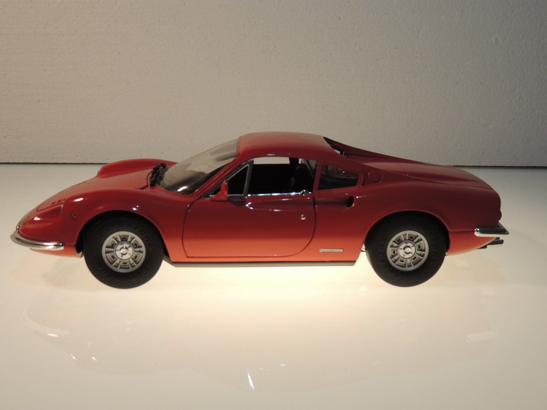 Anson Modellini d'auto: ANSON Ferrari 246 GT Rot 1:18 – Usato da Corminboeuf venduto da corbay