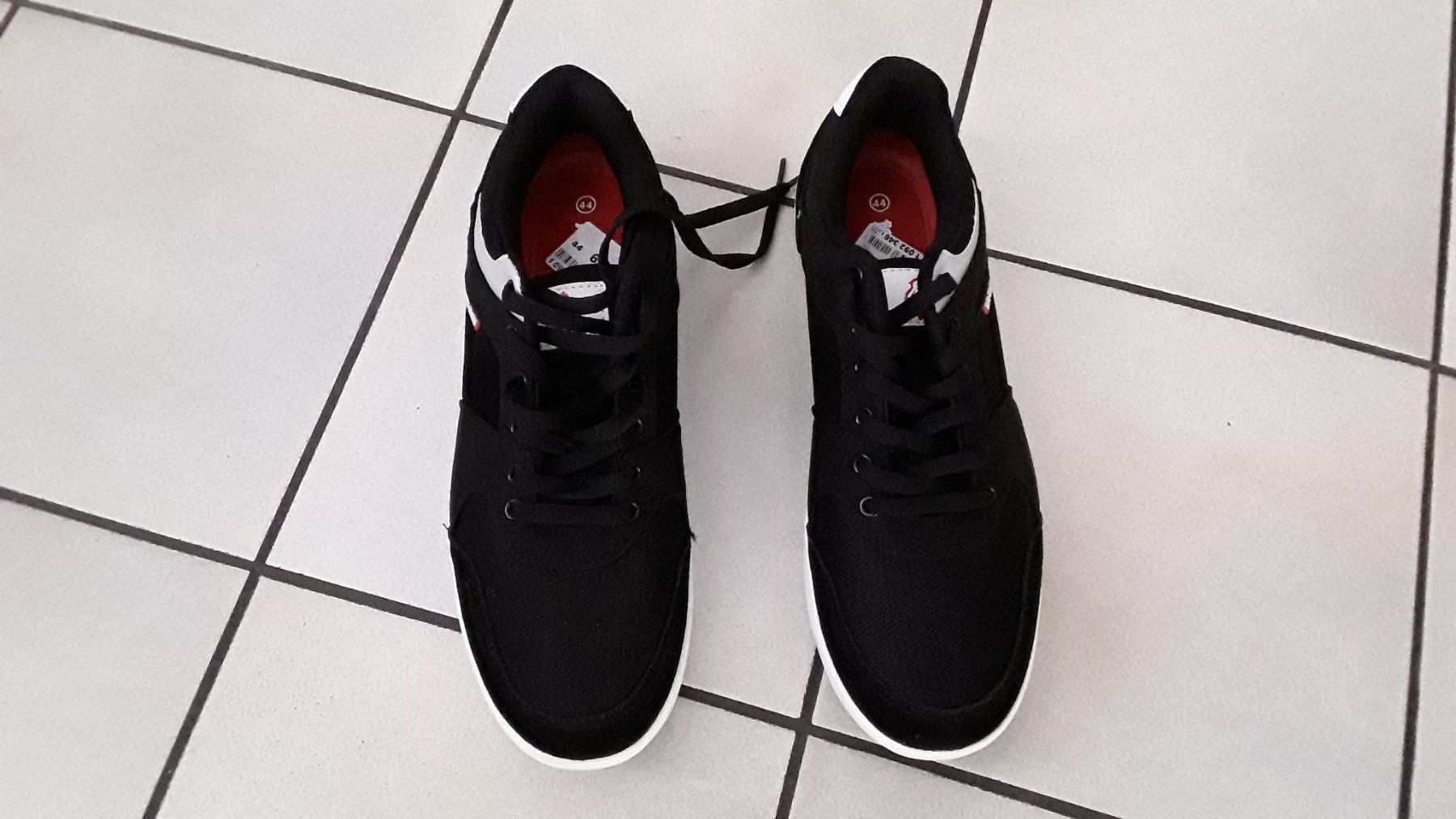 Scarpe da uomo: Neu sneaker gr 45 – Nuovo e nell'imballaggio originale da Dagmersellen venduto da L.Ga. 1