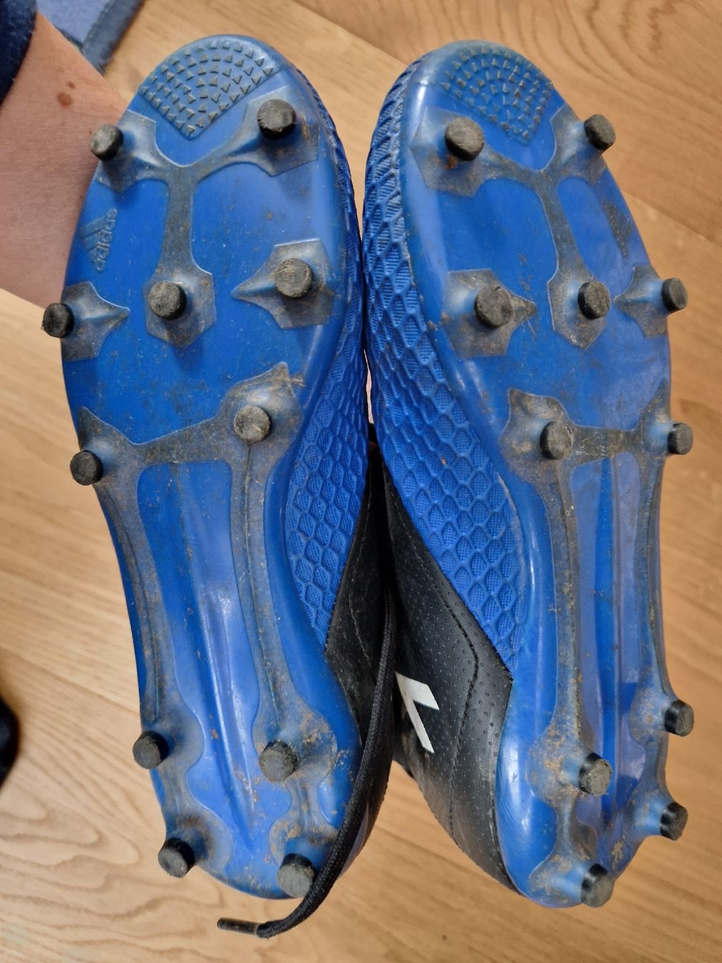 Adidas Scarpe per ragazzi: Fussballschuhe Gr. 35 Adidas – Usato da Davos-Dorf venduto da Bpelikan 1