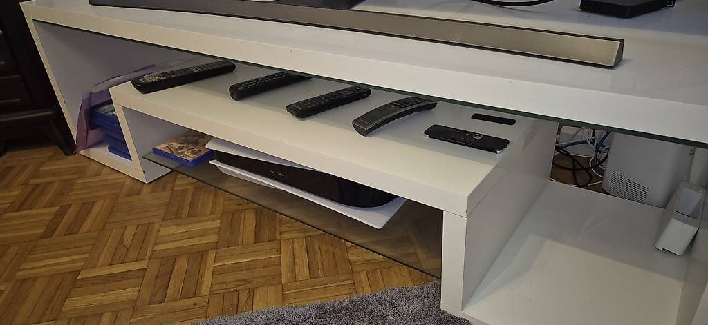 Mobili TV: Tv Möbel zu verkaufen  – Usato da Freienbach venduto da Huckitacki 1