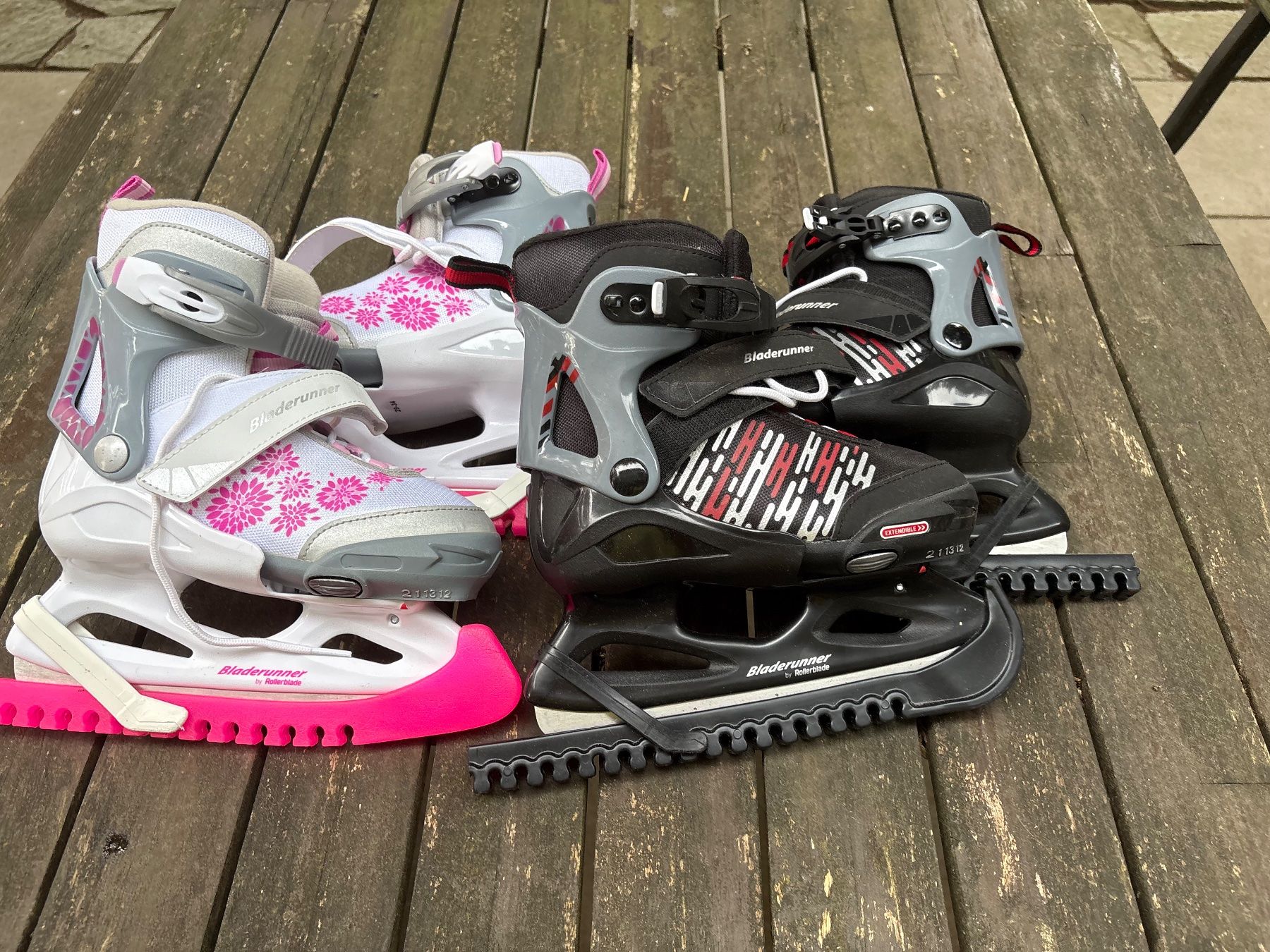Patins à glace: Bladerunner Zwei Kinder-Eislaufschuhe – D'occasion à Othmarsingen par shi_z6zz