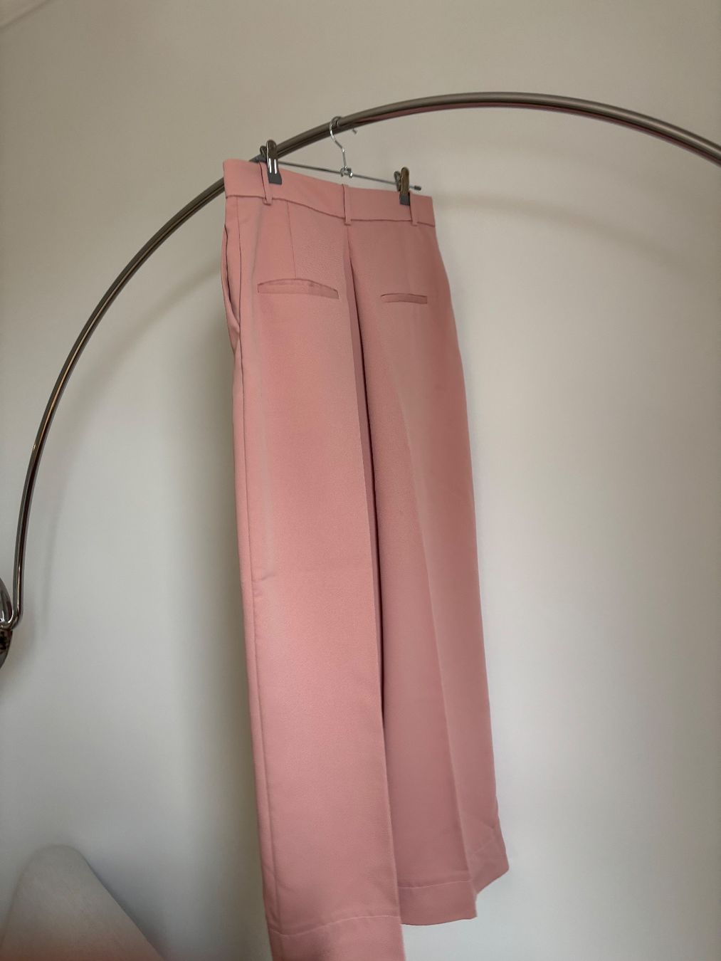 Mango Pantalons: Pantalon rose - 38 - Mango – D'occasion à Lausanne par ami_jjt5 1