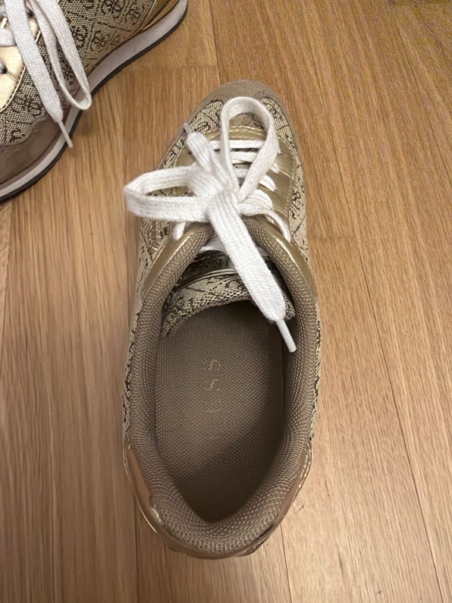 Guess Scarpe da donna: Guess Damen Sneaker Gr. 37 Gold – Nuovo (secondo la descrizione) da Meilen venduto da sculptur 4