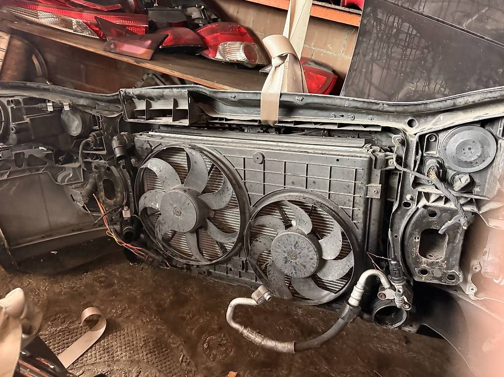 Tutti pezzi di ricambio auto: VW Golf 5 & Jetta Frontteile  – Usato da Udligenswil venduto da Sch2s 3