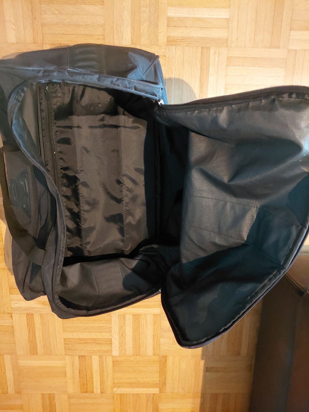 Borse: Grosse Reisetasche mit Rädern – Usato da Schliern b. Köniz venduto da IAG02 1