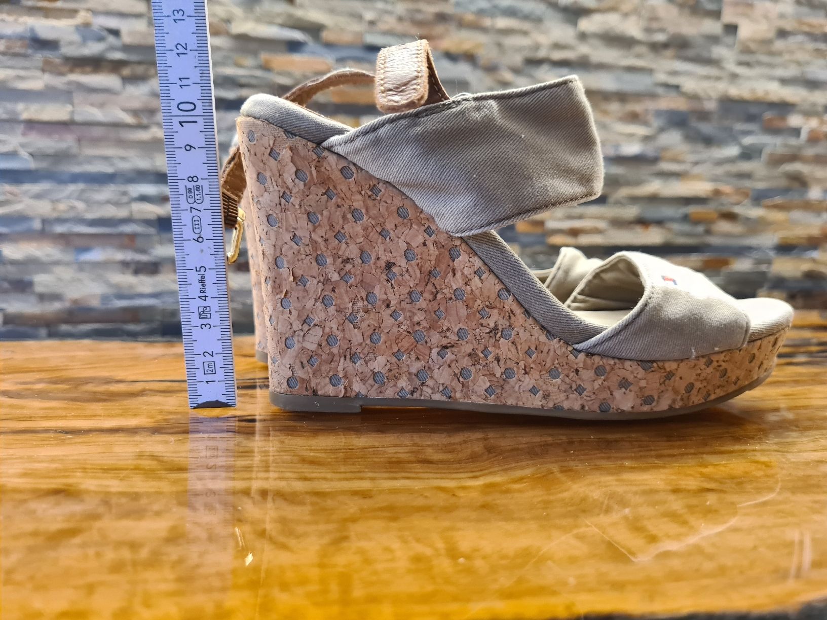 Tommy Hilfiger Scarpe da donna: Tommy Hilfiger Sandalen – Usato da Zell LU venduto da Jamaila 2
