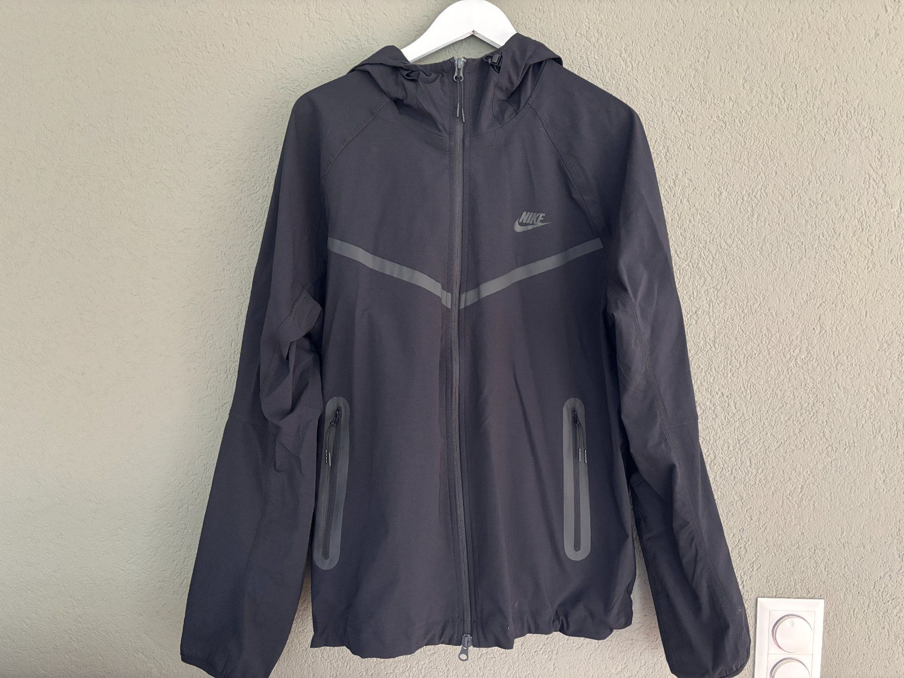 Nike Giacche: Nike Tech Windrunner, schwarz, M, Herren – Usato da Spiegel b. Bern venduto da Laystyx 6