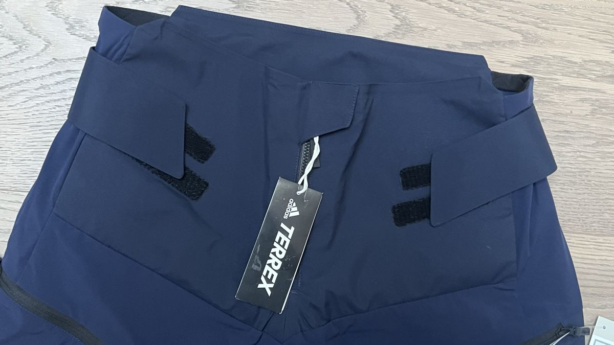 Adidas Pantaloni: Adidas Terrex Gore-Tex Hose Gr.L - Neu – Nuovo e nell'imballaggio originale da Visp venduto da bluenero 2