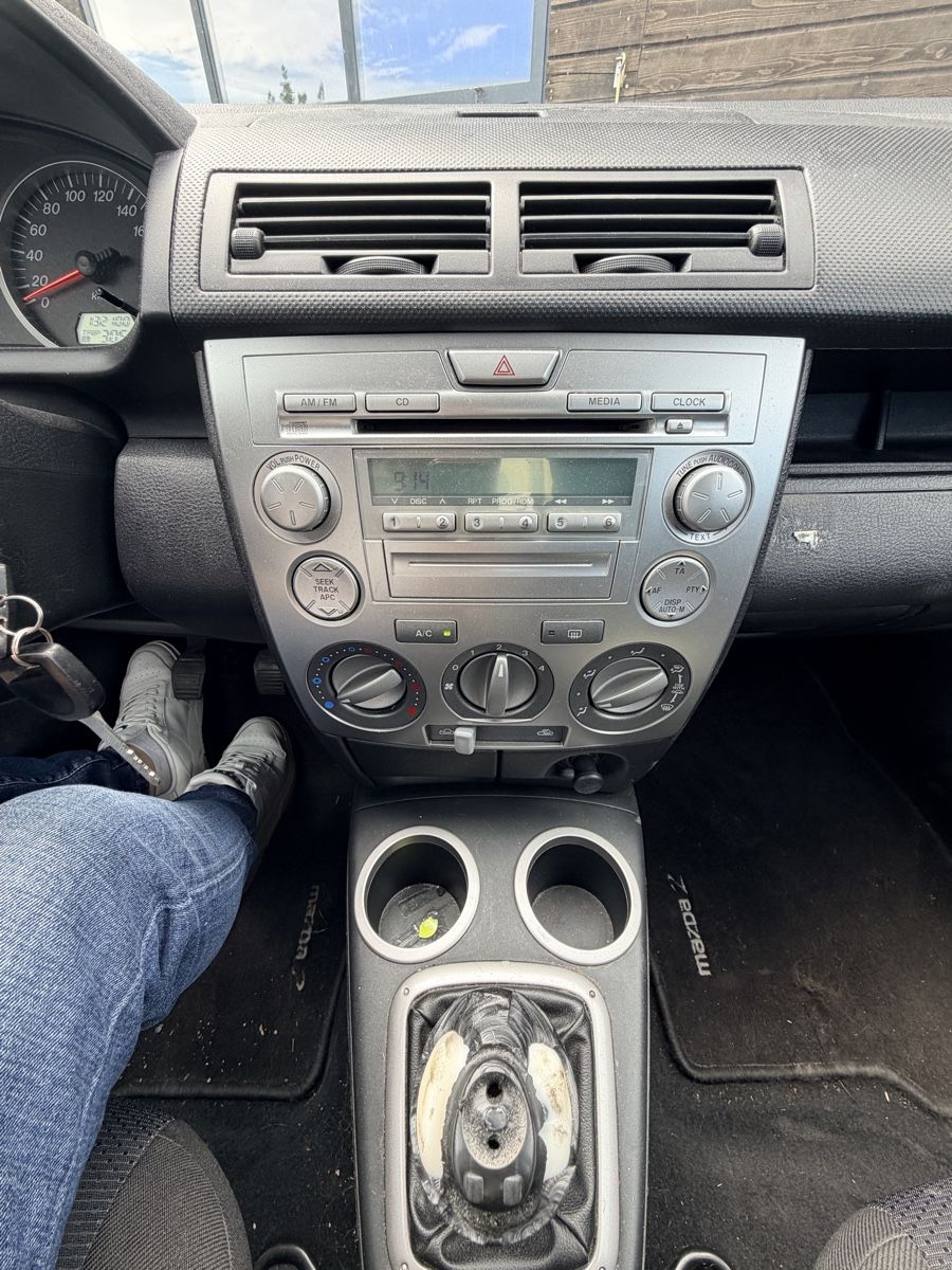 Mazda Automobili: Mazda 2 1.4 Benzin mit klima jg2005 132000km  – Usato da Bern venduto da Kamjan 5