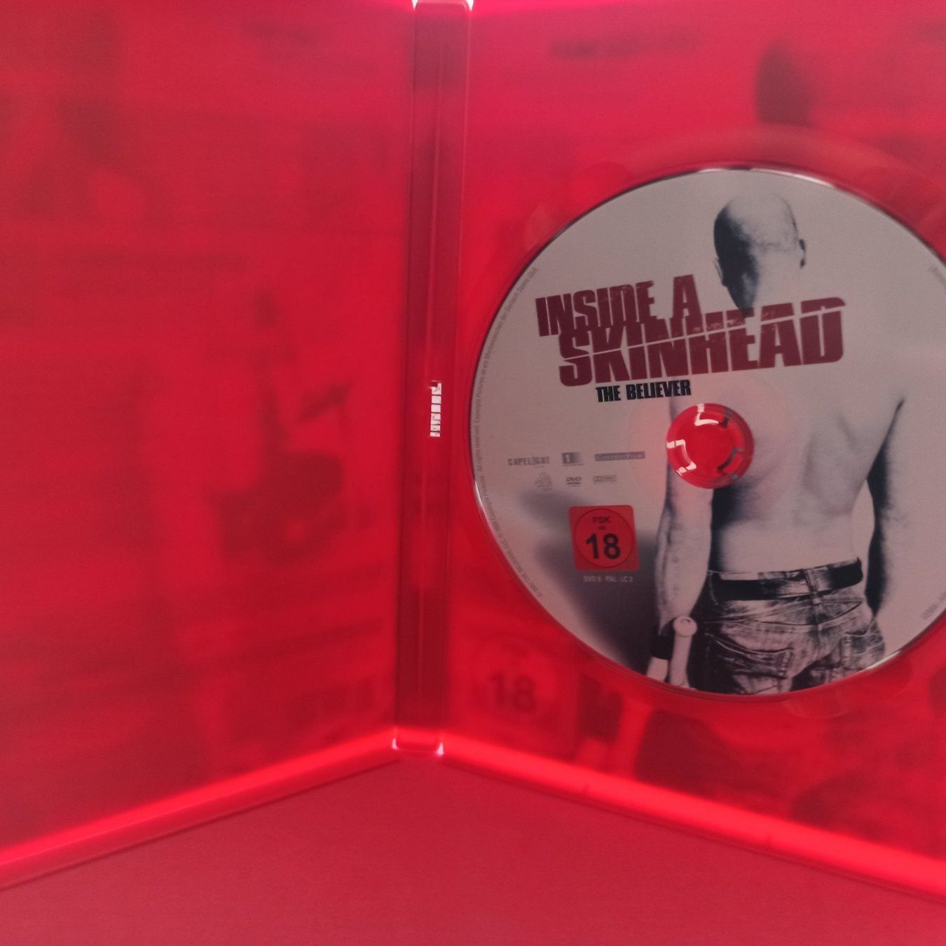 Tutti i DVDs: Inside a Skinhead – Usato da Dübendorf venduto da kb86_MOVIE 3