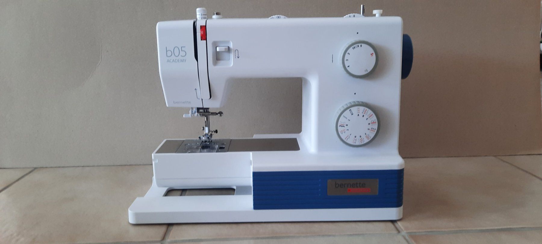 Bernina Macchine da cucire: Bernette b05 Academy – Usato da Lauerz venduto da manasi