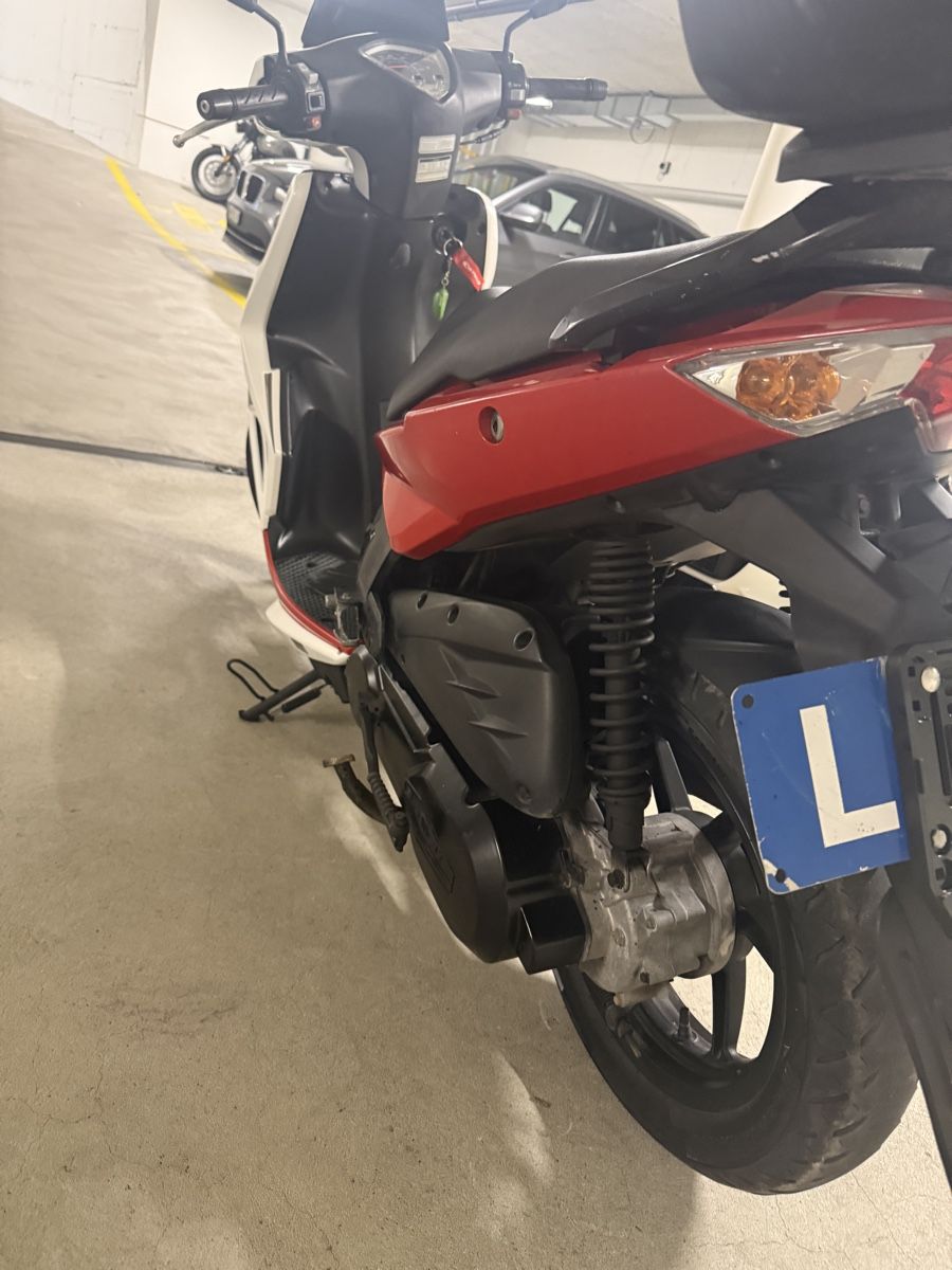 Kymco Scooters: Roller Kymco Super 8 125 weiss-rot 2011 – Gebraucht aus Wetzikon ZH von KIEE 5