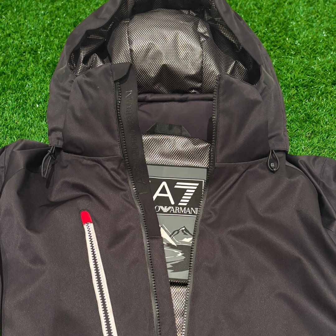 Armani Giacche: Armani EA7 Ski Jacket – Usato da Zürich venduto da geoff_resell 2