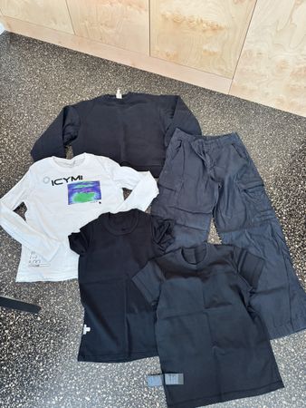 Pack of 5 t shirt and pants size small uniqlo, zara, h&m