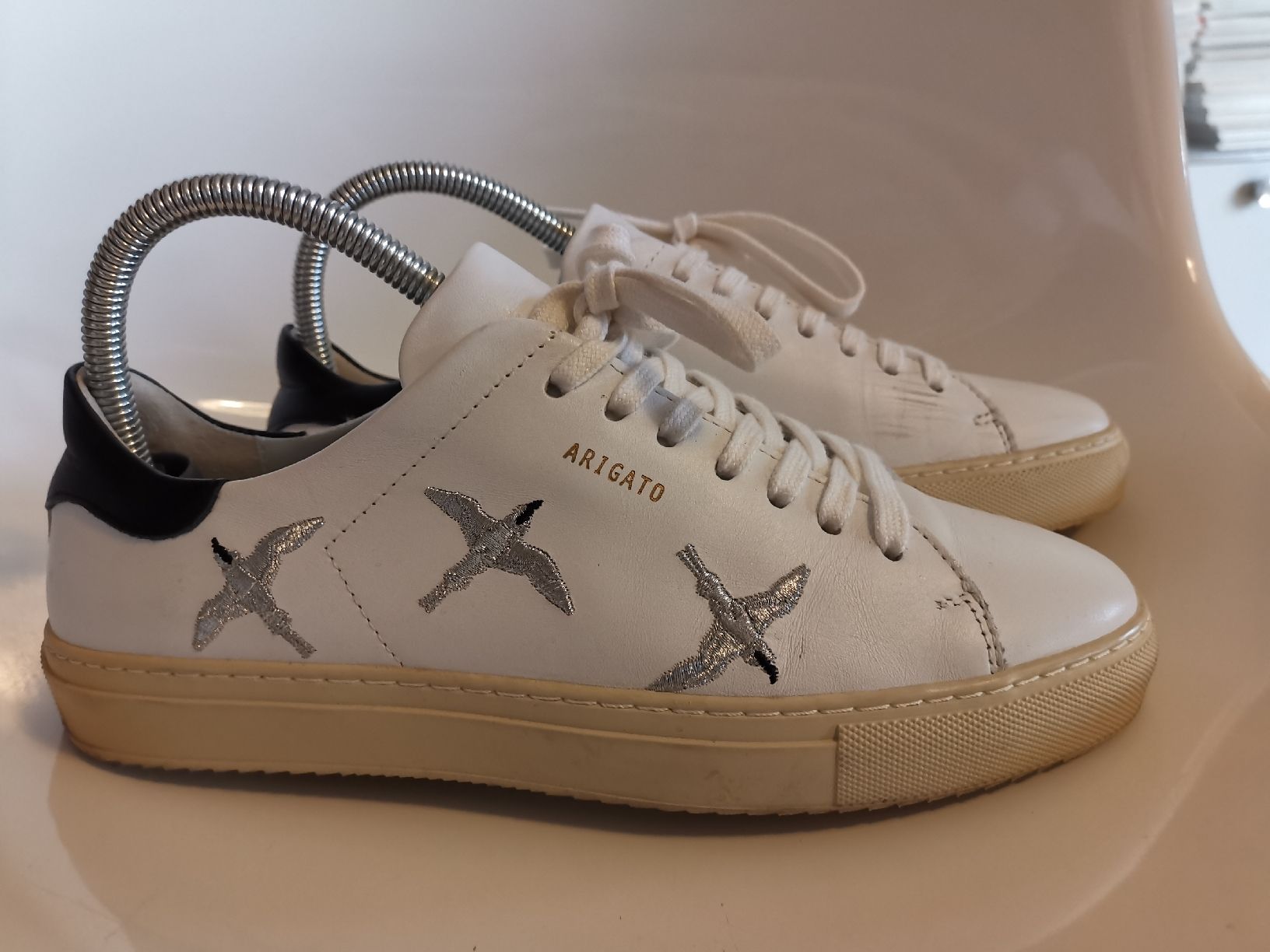 Axel Arigato Damenschuhe: Axel Arigato Sneakers  – Gebraucht aus Uerikon von pink_flamingo