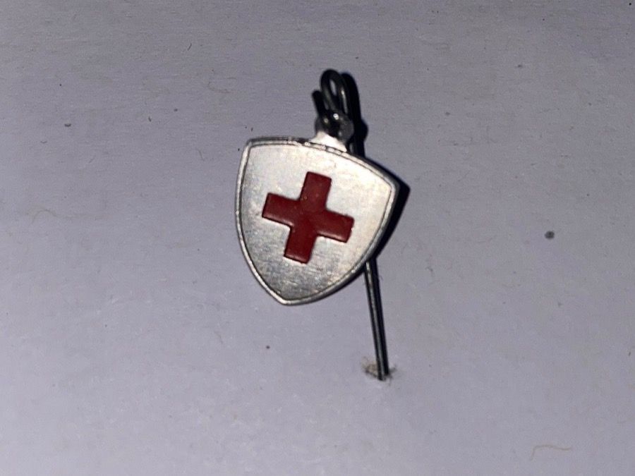 Placchette & Badge: EPINGLETTE - CROIX ROUGE – Usato da Le Brassus venduto da cinema13