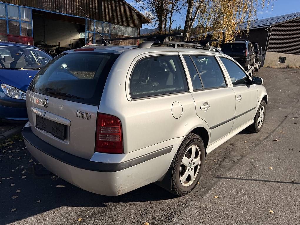Automobili: Skoda Octavia  Ersatzteile – Usato da Udligenswil venduto da Sch2s 3