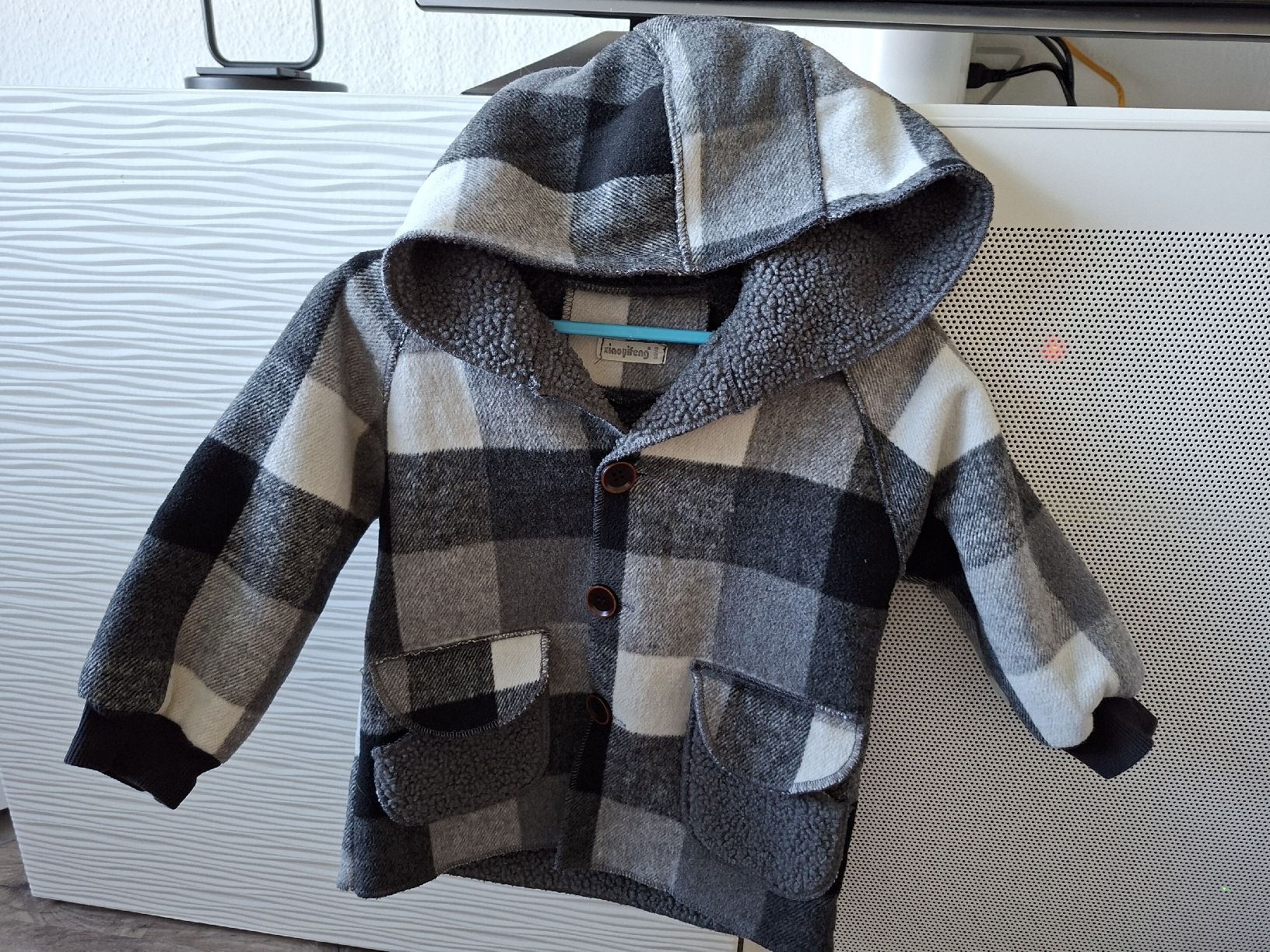 Vestes & Manteaux: Kinder Jacke Grösse 90 – D'occasion à Winterthur par Ausmisten2026