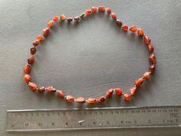 Kette mit rotem Carneol und Messingverschluss guter Zustand