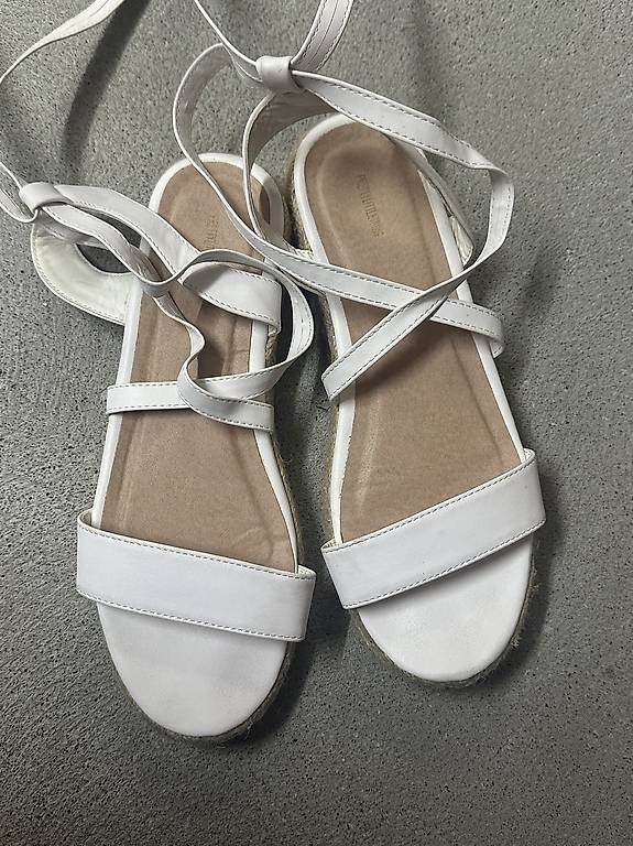 Scarpe da donna: Sandalen zum Schnüren – Usato da Spreitenbach venduto da Sabrina.dc