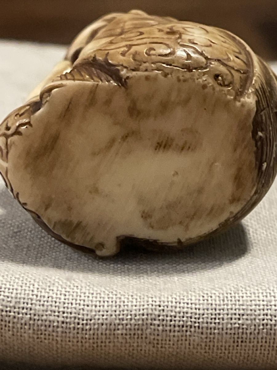 Statuette: Netsuke, sitzende, nachdenkliche Frau – Usato da Embrach venduto da Gauvain1 5