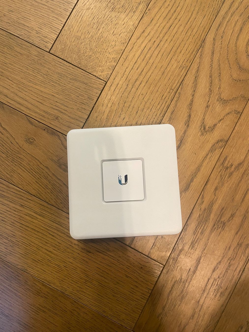 Firewall: Ubiquiti UniFi Sécurity Gateway – Usato da Sion venduto da Bang-OlufsenSion 1