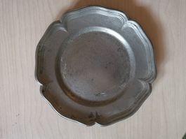 kleiner Zinnteller