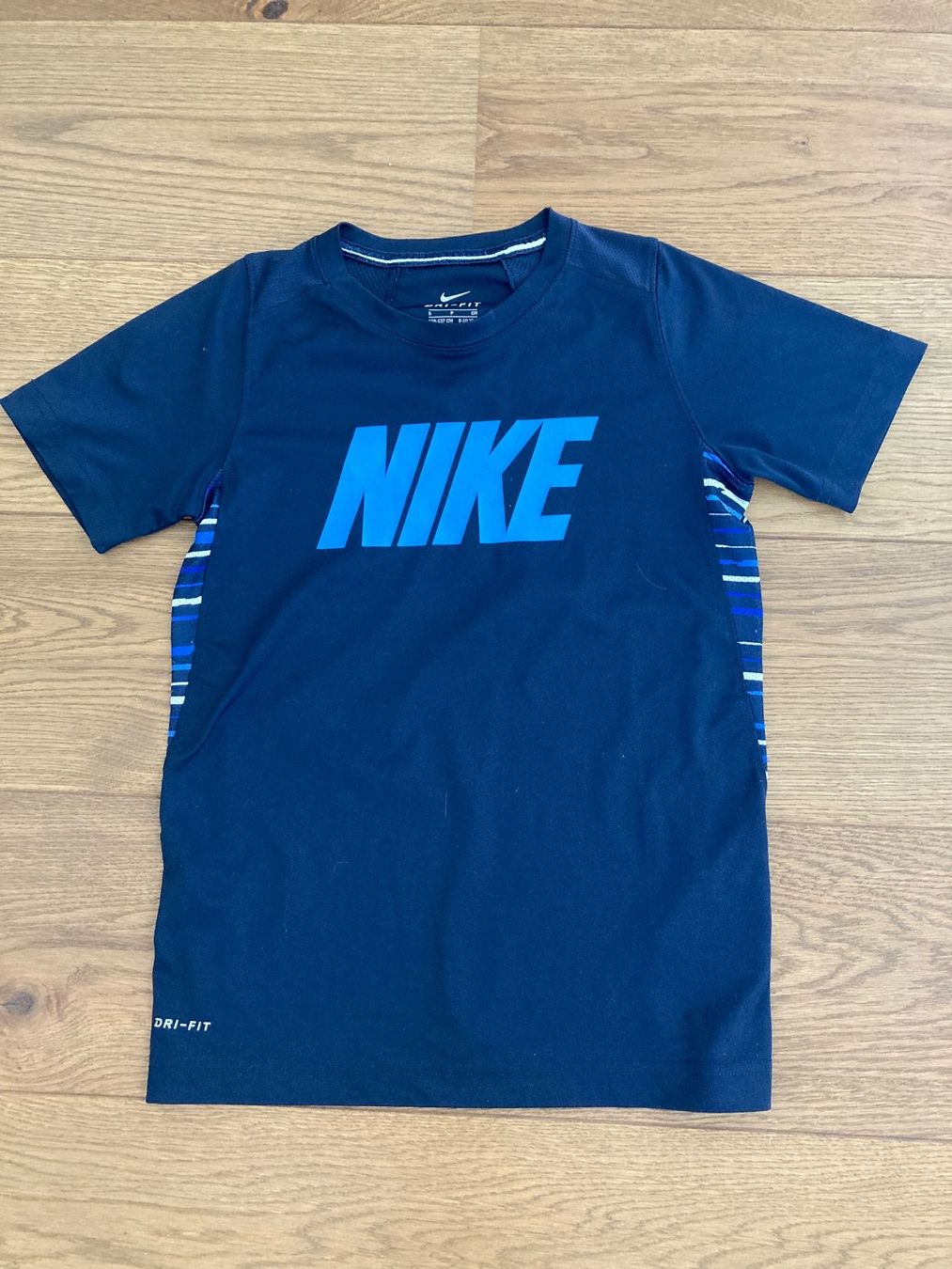 Nike Scarpe, pantaloni & magliette da ginnastica: FunktionsTricot Nike DryFit Gr.128-137 – Nuovo (secondo la descrizione) da Zollikofen venduto da gamel01