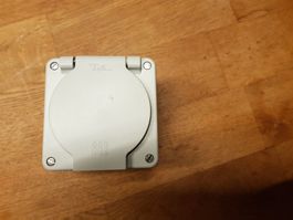Feller Steckdose IP55 mit Klappdeckel gebraucht</div>