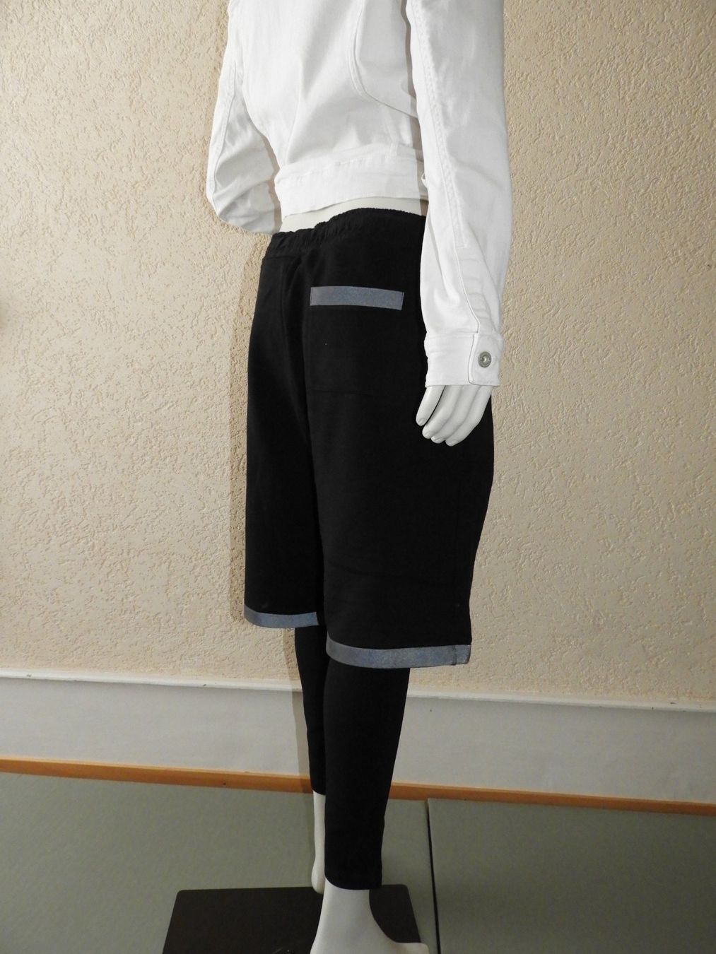 Calvin Klein Leggings: Short / Calvin Klein /taille L – Usato da Dombresson venduto da sev_bsb8 3