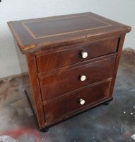 Antike Modellkommode (Nr.8) Edelholz, orig. Schubladenknöpfe