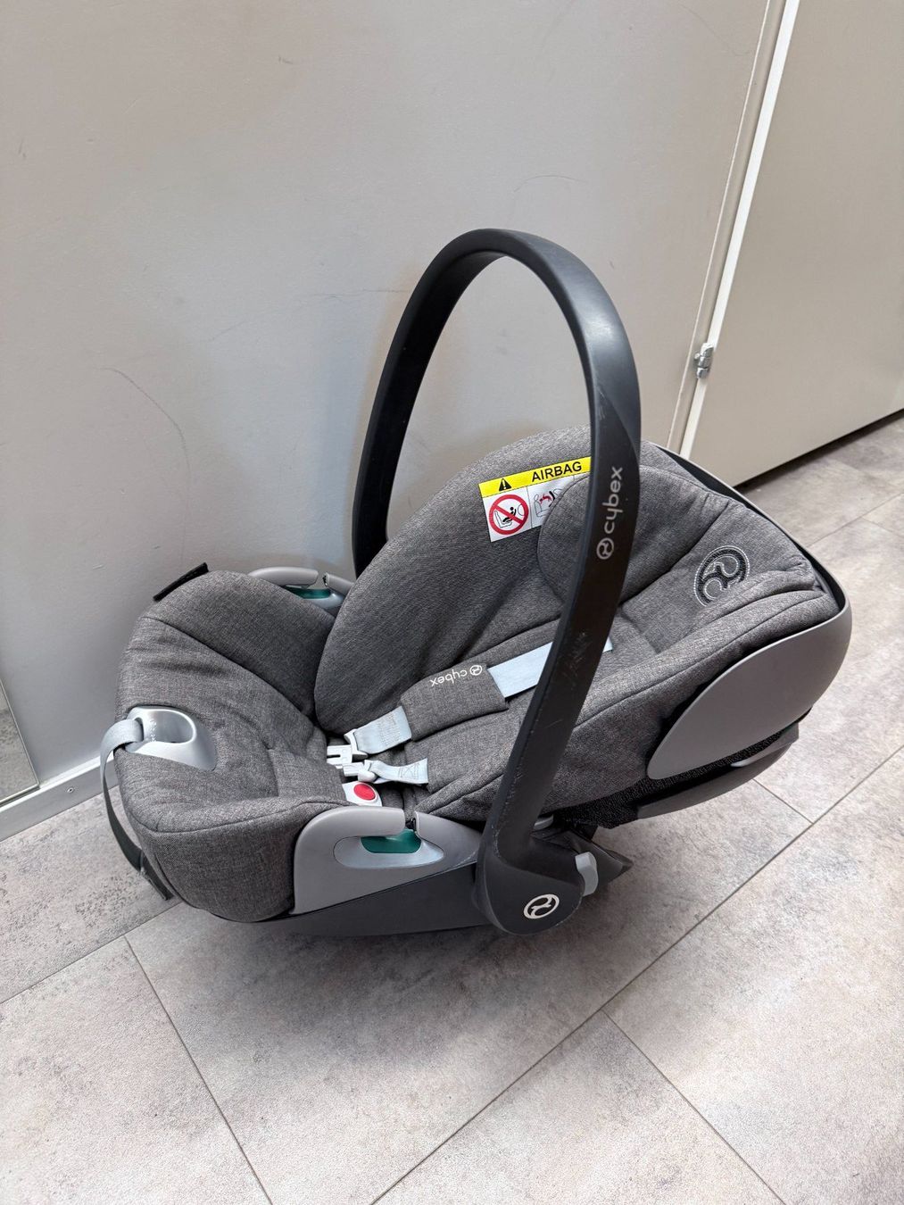 Cybex Seggiolini per auto: Cybex Cloud Z2 i-Size Babyschale + Base Z2 + Newborn-Einsatz – Usato da Effretikon venduto da Eventex 1