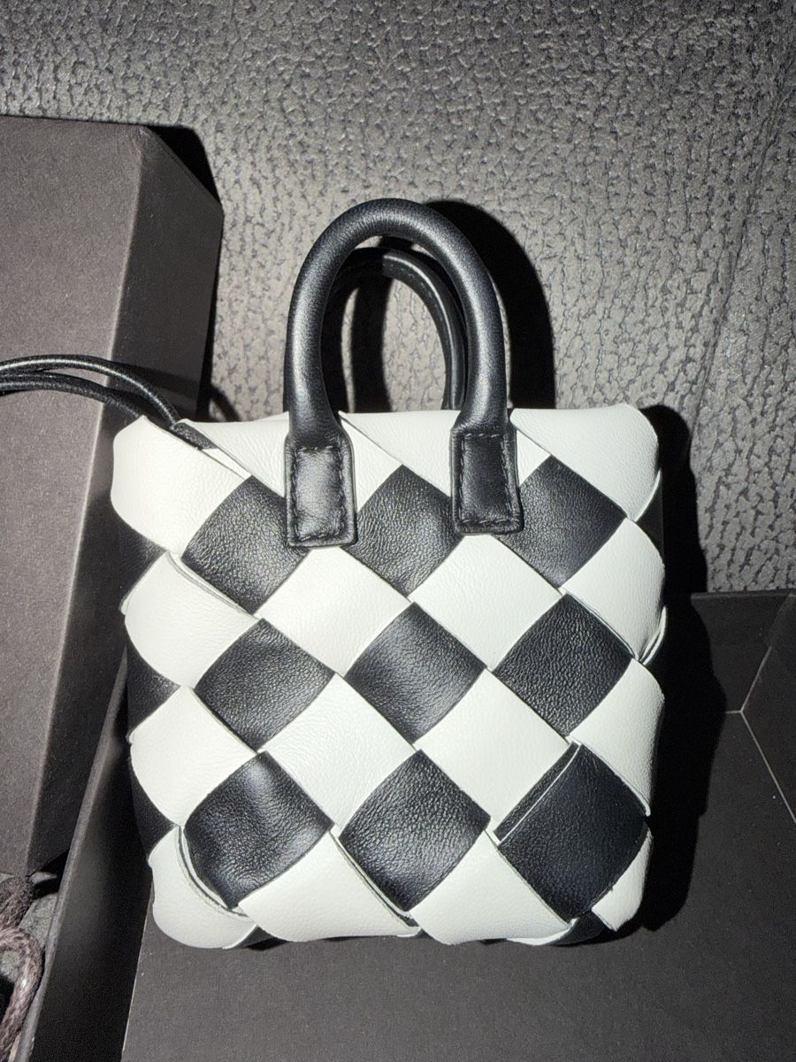 Bottega Veneta Sacs femmes: Bottega Veneta Leder Charm – D'occasion à Zetzwil par April99 1