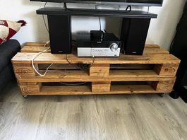 Europaletten Lowboard auf Rollen  massives TV-Möbel 120 cm