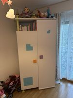 Armoire enfant blanche avec étagères et penderie bon état