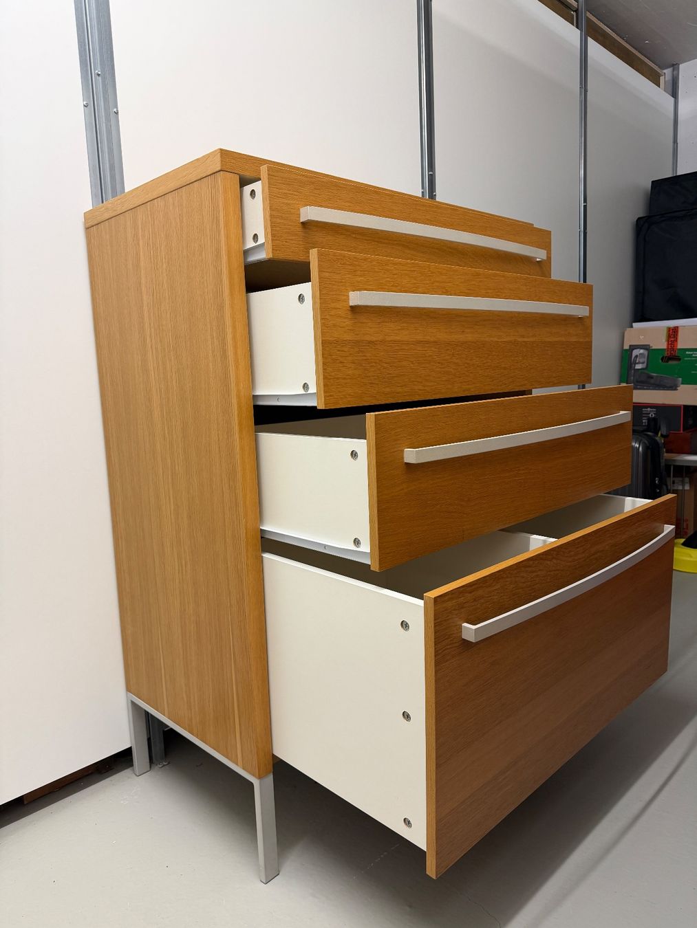 Ikea Cassettiere: IKEA Kommode 4 Schubladen Eichefurnier – Usato da Zürich venduto da MJM12 3