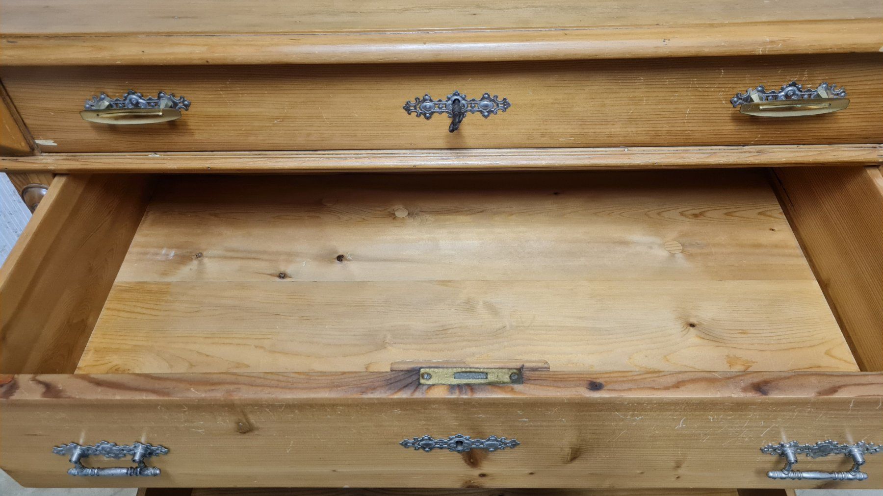 Kommoden: alte schöne Schubladen Kommode – Gebraucht aus Gossau SG von  4