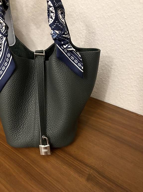 Taschen für Damen: Hermes Picotin lock 18 mit Twilly – Gebraucht aus Unterägeri von mar_96hk 1