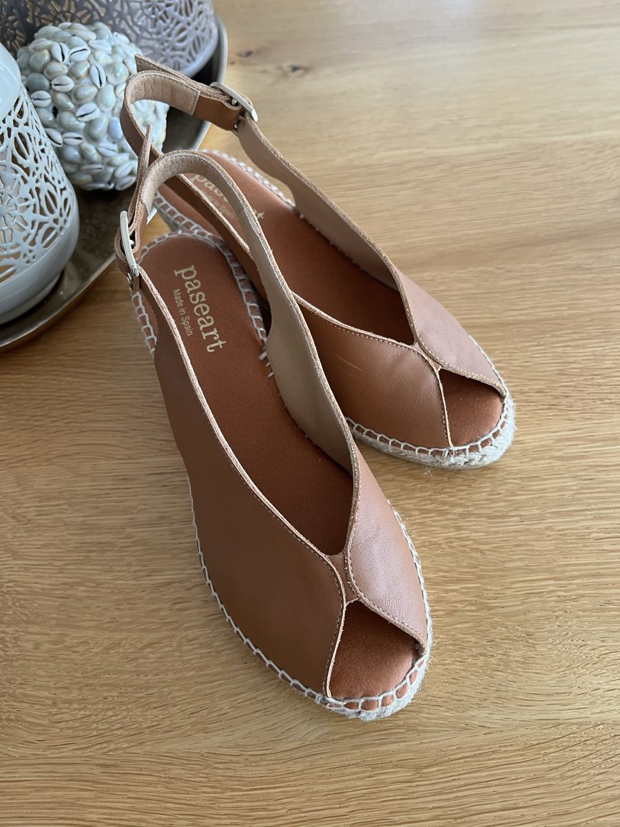 Scarpe da donna: Ledersandalen mit Keilabsstz – Nuovo (secondo la descrizione) da Döttingen venduto da Steinklopferin
