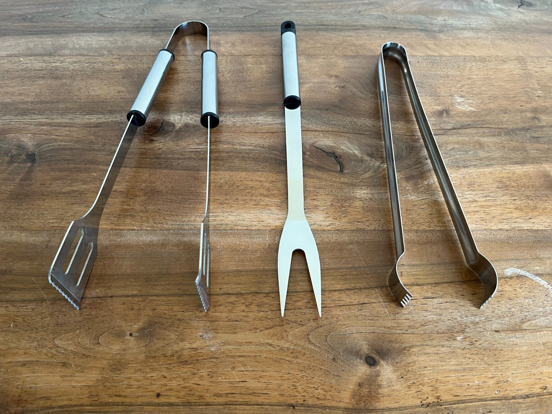 Set di posate: 2 Grillzangen und 1 Grillgabel – Nuovo (secondo la descrizione) da Uznach venduto da Pommes06 1