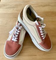 VANS 36,5