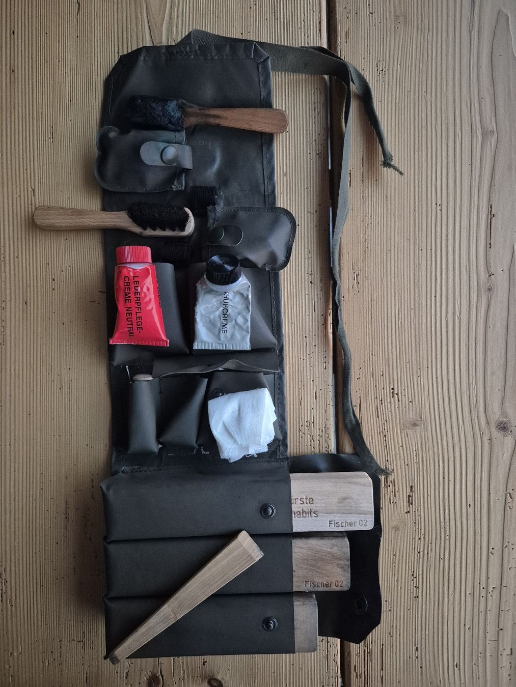 Produits d'entretien: Militär Schuhputzset – D'occasion à Eschenbach SG par Samsi85
