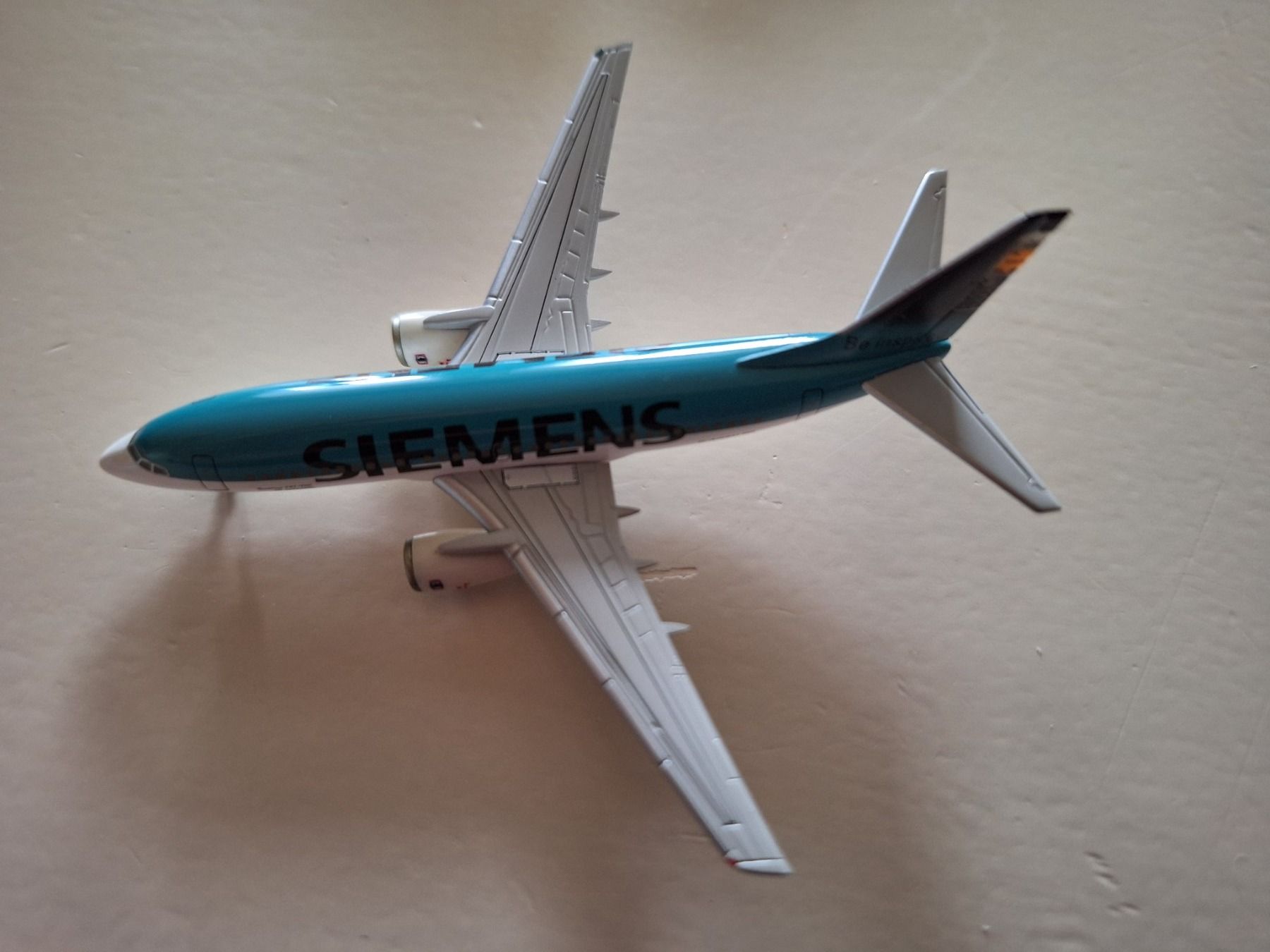 Boeing Kit di modellismo & Modellini statici: Siemens Boeing Be inspired 737-700 1:400 – Difettoso da Sargans venduto da nicsam1815 1