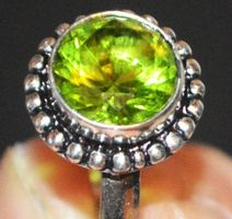 Ring L-7057 – Peridot Edelstein - 17mm Innendurchmesser