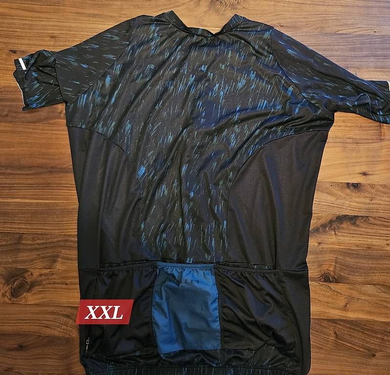 Maillots de corps & Pantalons: 3x Radtrikot Oakley – D'occasion à Bern par oli_cnt9 2