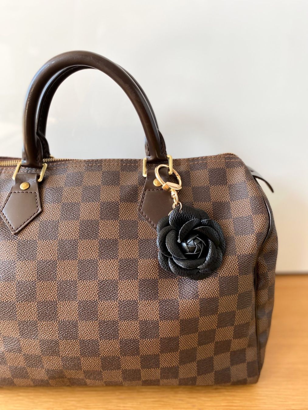 Borse da donna: Kamelie Taschenanhänger schwarz – Nuovo e nell'imballaggio originale da Kriens venduto da hannaandkiko 5